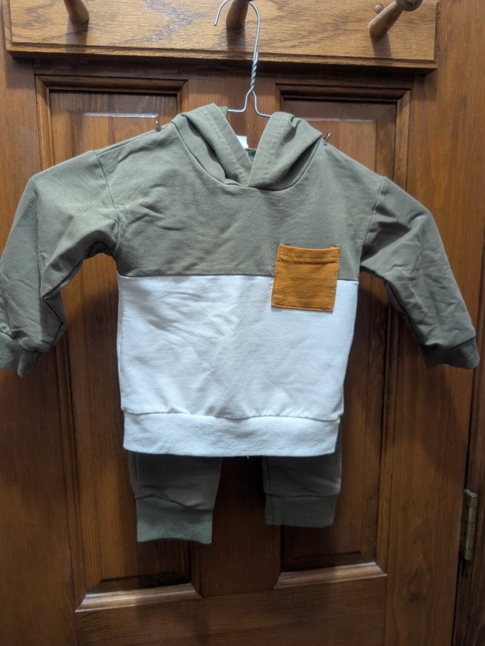 Toddler Boy 2 piece outfit, size 2T